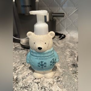 Bath and body works polar bear foaming hand soap holder!